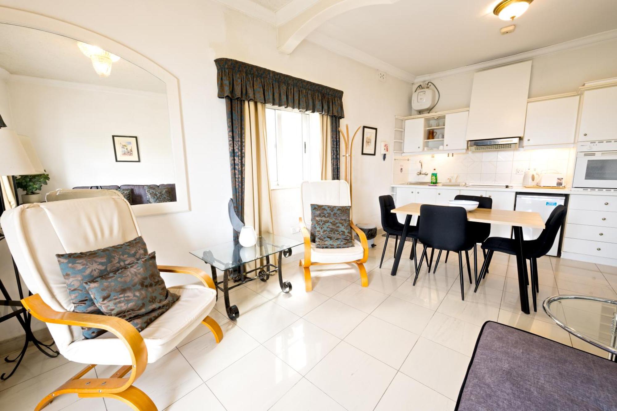 Vic- Seafront Apartment 슬리에마 외부 사진